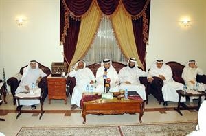 نبيل العون متحدثا للحضور في ندوة لجنة دواوين الدائرة الثالثة