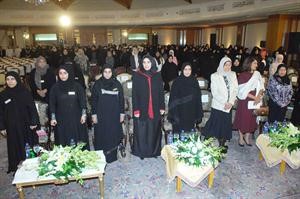 الشيخة عايدة سالم العلي في مقدمة الحاضرات	محمد ماهر﻿