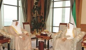 صاحب السمو الامير الشيخ صباح الاحمد مستقبلا الشيخ سالم عبدالعزيز الصباح
