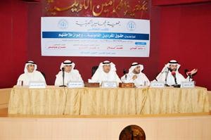 المتحدثون في ندوة جمعية المحامين	متين غوزال﻿