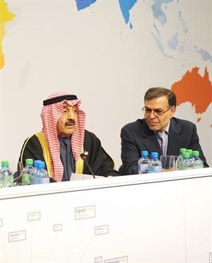 الرئيس جاسم الخرافي خلال مشاركته في اعمال المؤتمر
