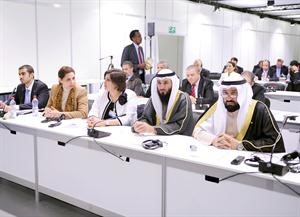 دعلي العمير وعلام الكندري وداسيل العوضي ودرولا دشتي اثناء فعاليات مؤتمر البرلمان الدولي