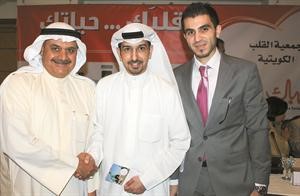 فريق العلاقات العامة بالبنك الاهلي المتحد مع فيصل المطوع

