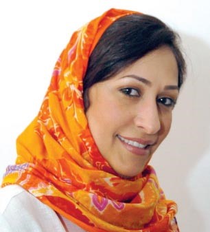 نائبة بحرينية تبصق في وجه زميلها لوصفها بـ «الساقطة»
