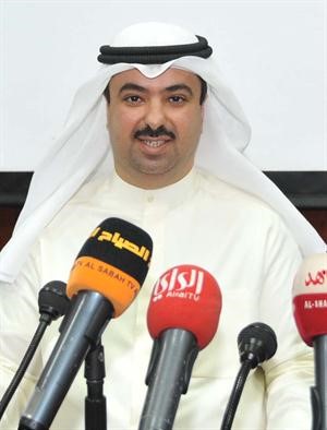 الراشد خلال المؤتمر الصحافي