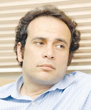عمرو حمزاوي