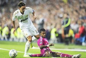نجم ريال مدريد مسعود اوزيل تالق امام ليون وسجل الهدف الثالث افپ
