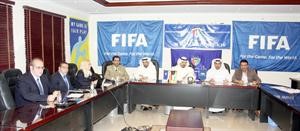 الشيخ طلال الفهد خلال اجتماعه مع وفد فيفا﻿