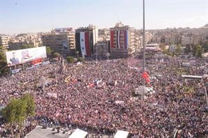 حشود كبيرة دعما للاسد في حلب رويترز