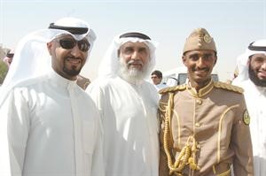 احد المستجدين مع اهله﻿