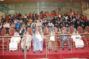 الشيخ سلمان الحمود يتوسط كبار الحضور