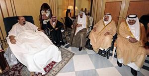 خادم الحرمين الشريفين الملك عبدالله بن عبدالعزيز لدى استقباله الامراء الذين قدموا للسلام عليه والاطمئنان على صحته 	واس﻿