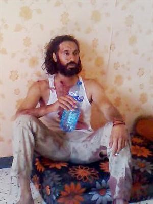 المعتصم يدخن السيجارة..ويشرب الماء قبل قتله