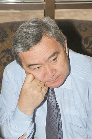 أبيلابيك لـ «الأنباء»: قرغيزستان مسرح للنفوذين الروسي والأميركي فكل منهما يهمه أن يصل إلى السلطة رئيس يدافع عن مصالحه