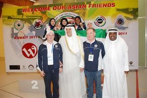الشيخ سلمان الحمود اثناء تتويج بطلات الكويت
