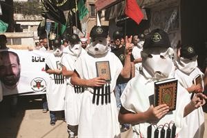 جانب من مسيرة حركة الجهاد الاسلامية في مخيم برج البراجنة في ذكرى اغتيال فتحي الشقاقيمحمود الطويل﻿