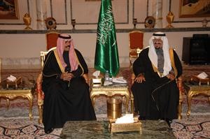  ومع ولي العهد الشيخ نواف الاحمد﻿