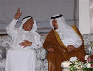 صاحب السمو الملكي الامير سلطان بن عبدالعزيز - رحمه الله مع المرحوم باذن الله خالد يوسف المرزوق اثناء استقباله في ديوانه بالفنطاس﻿
