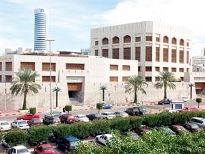 «المركزي» لم يصدر قراراً بتجميد حسابات الرئيس المصري السابق أو أي من عائلته أو العاملين في النظام السابق