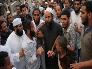 50 ألف سلفي يؤازرون الحويني ضد المفتي: يا جمعة.. ارحل.. ارحل
