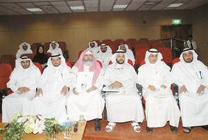 جانب من مراقبي النظافة الذين حضروا الندوة
