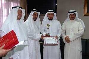 محمد النومس ودعادل الفلاح وعبدالله براك اثناء تكريم احد الفائزين		 قاسم باشا﻿