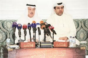 الهارون متحدثا في الصالون الاعلامي بحضور ماضي الخميسهاني الشمري﻿