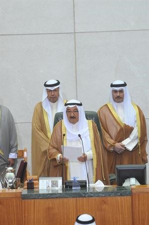 صاحب السمو الامير الشيخ صباح الاحمد ملقيا النطق السامي على مجلس الامة 	متين غوزال﻿