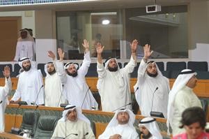 د جمعان الحربش وفلاح الصواغ ود وليد الطبطبائي ومبارك الوعلان ود فيصل المسلم يهدئون الجمهور﻿