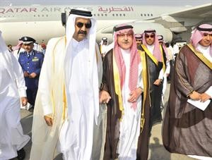 امير قطر الشيخ حمد بن خليفة ال ثاني لدى وصوله الرياض للمشاركة في تشييع ولي العهد السعودي﻿