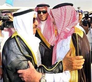  ولدى وصوله الرياض وفي استقباله نائب امير منطقة الرياض صاحب السمو الملكي الامير سطام بن عبدالعزيز﻿