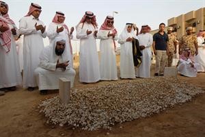 قراءة الفاتحة على روح الفقيد الكبير﻿