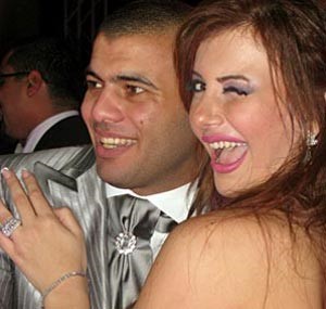 نعوم ومتعب يفكران في بيع بث حفل زفافهما لقناة فضائية!