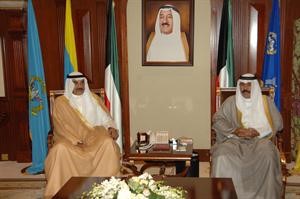 سمو ولي العهد الشيخ نواف الاحمد مستقبلا الشيخ صباح الخالد﻿