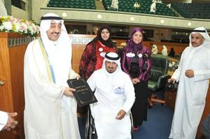 الخرافي يتسلم وثيقة الطموح من ذوي الاحتياجات الخاصة﻿