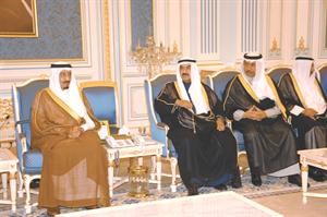 سمو رئيس مجلس الوزراء الشيخ ناصر المحمد والنائب الاول الشيخ جابر المبارك لدى تقديم التعازي﻿