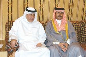 الشيخ مبارك الدعيج اثناء العزاء 	قاسم باشا﻿