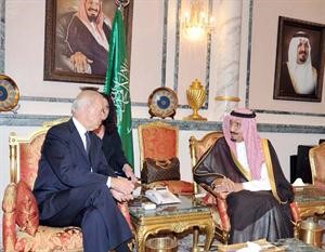  وصاحب السمو الملكي الامير سلمان بن عبدالعزيز يتقبل التعازي من نائب الرئيس الاميركي		واس﻿