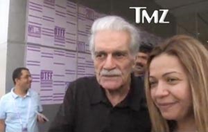 عمر الشريف يصفع امرأة بمهرجان الدوحة!