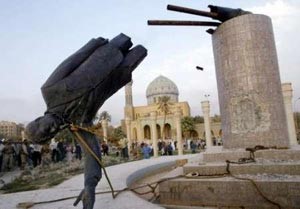 مؤخرة تمثال صدام حسين تفشل في الحصول على المبلغ المطلوب في مزاد بريطاني!