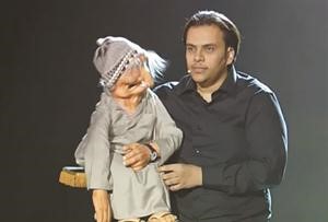 باسل الدوسري مع دميته
