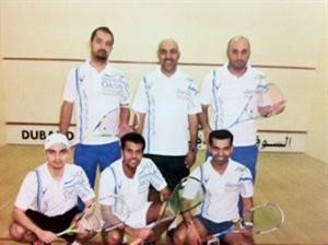 عادل الغريب متوسطا فريق الكويتية﻿