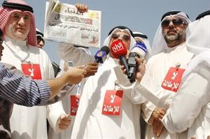 التربية حكمت على التربية لصالح جمعية المعلمين ويبدو في الصورة اعضاء الجمعية في الوقفة الاحتجاجية اكتوبر 2010﻿