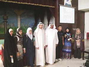 الوفد الكويتي الذي يضم الطالبتين الفائزتين