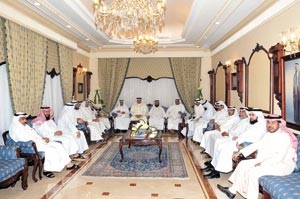 جانب من اجتماع نواب المعارضة في ديوان المطير مساء امس متين غوزال
