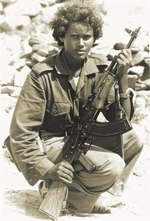 اريترية تحت السلاح﻿