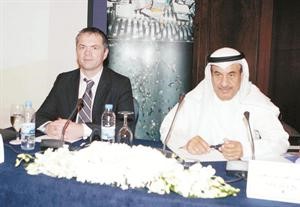 ودشعيب شعيب وممثل شركة رايس وولف في الندوة﻿
