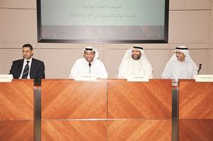 يوسف خالد يوسف المرزوق وفيصل المطر خلال الجمعية العمومية لشركة الفوز للاستثمار	هاني الشمري﻿