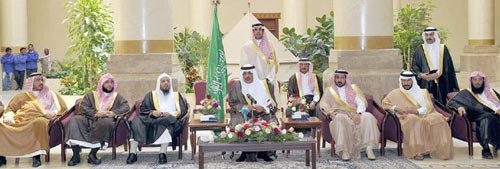 امير منطقة الباحة يستقبل المبايعين لسمو ولي العهد امس واس