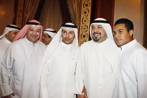 الرامي خالد السبيعي وابنه يهنئان الفهد ويبدو الزميل احمد الرمضان﻿